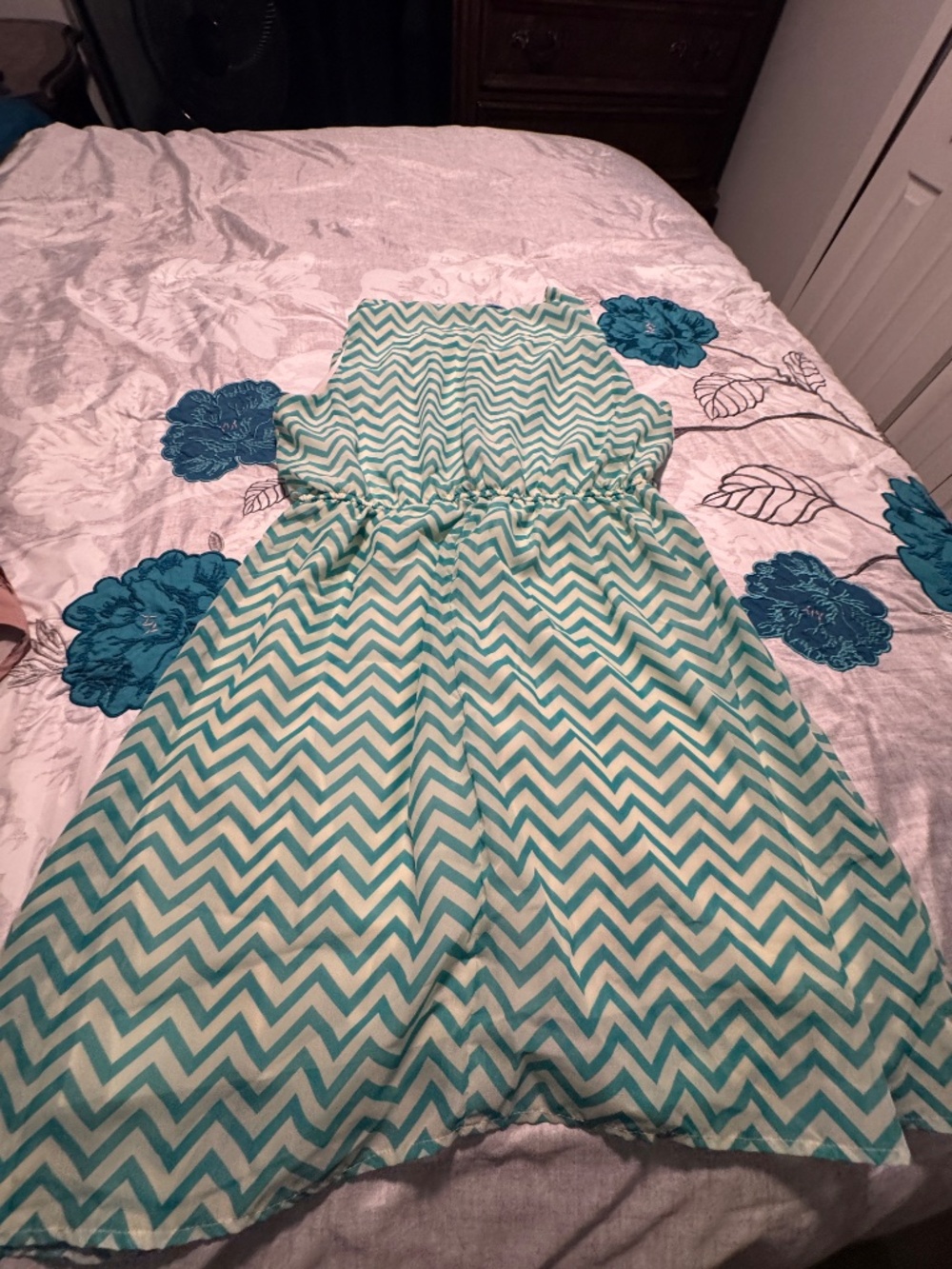 Dress - Picture 4 of 4